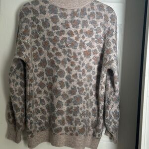 Beautiful and cozy NON itchy, Abercrombie and Fitch Women’s Sweater